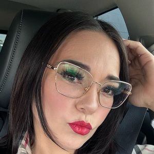 Meet your Posher, Gabriela jazmine